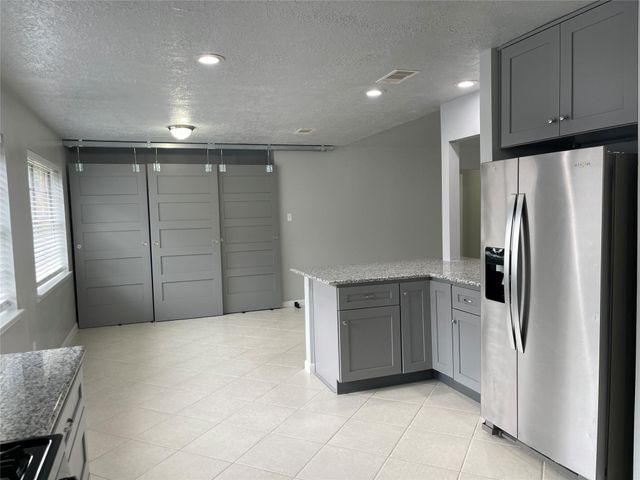 2302 E Shannon Street, Deer Park, TX 77536