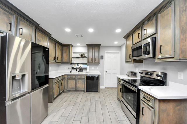 2827 Ellington Street, Houston, TX 77088