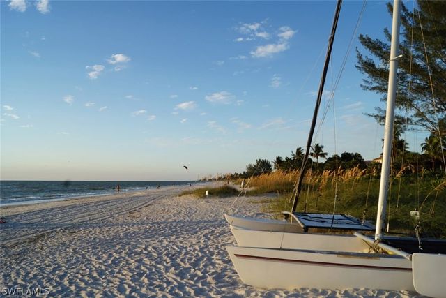 101 8th ST S 206, Naples, FL 34102