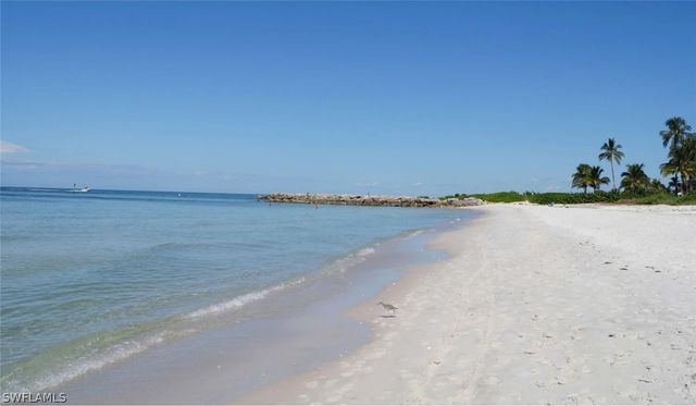 101 8th ST S 206, Naples, FL 34102