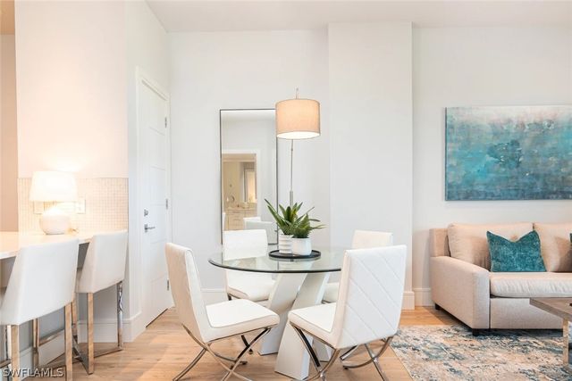 101 8th ST S 206, Naples, FL 34102