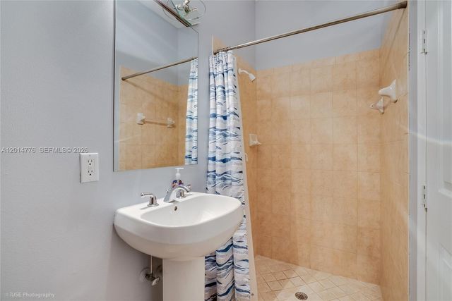 2461 NE 14th Street 2461, Pompano Beach, FL 33062