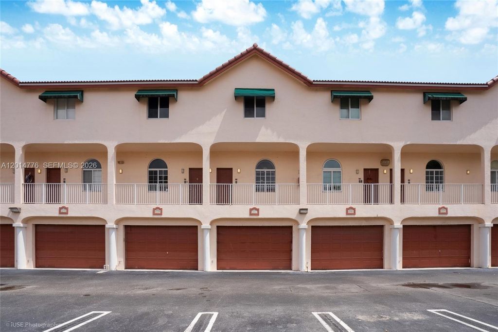 2461 NE 14th Street 2461, Pompano Beach, FL 33062