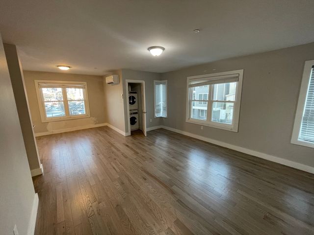 543 Dorchester Ave, Boston, MA 02127
