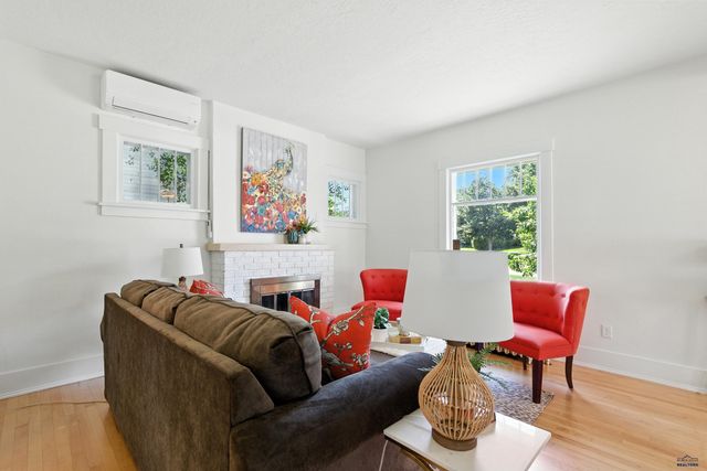 1102 9TH ST, Rapid City, SD 57701