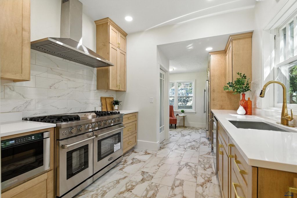 1102 9TH ST, Rapid City, SD 57701