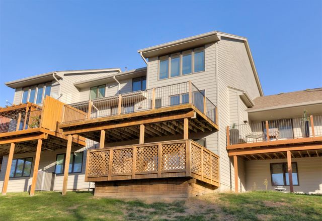 702 58th Street, West Des Moines, IA 50266