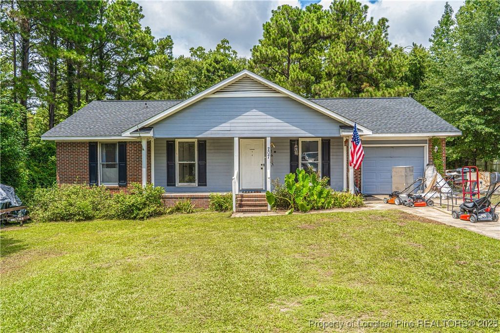 207 Whitechapel Lane, Raeford, NC 28376