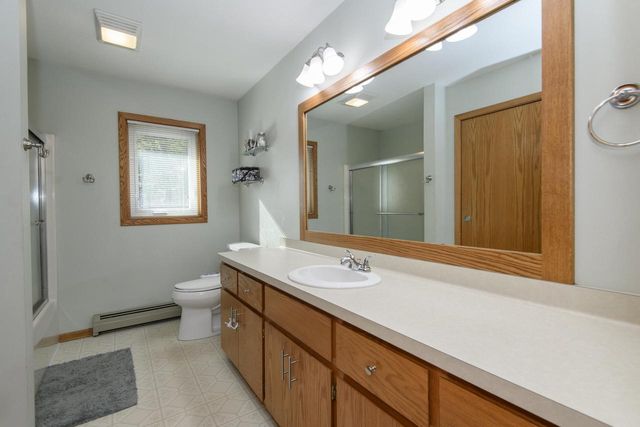 414 Whipple Tree LANE, Waterford, WI 53185