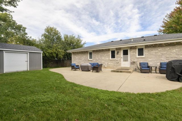 414 Whipple Tree LANE, Waterford, WI 53185