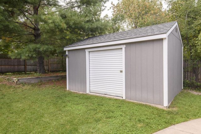 414 Whipple Tree LANE, Waterford, WI 53185