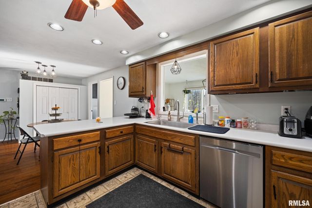 1106 W ORCHARD Lane, Peoria, IL 61615