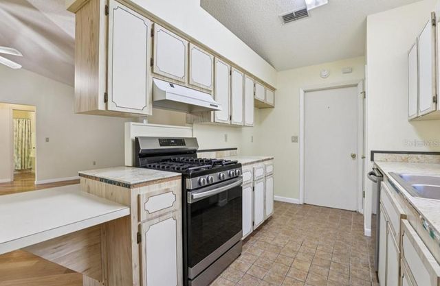 304 BRIGADOON CIRCLE, Leesburg, FL 34788
