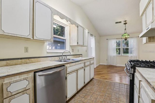 304 BRIGADOON CIRCLE, Leesburg, FL 34788
