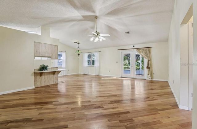 304 BRIGADOON CIRCLE, Leesburg, FL 34788