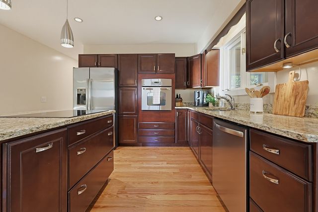 35 Macarthur Dr, Millbury, MA 01527