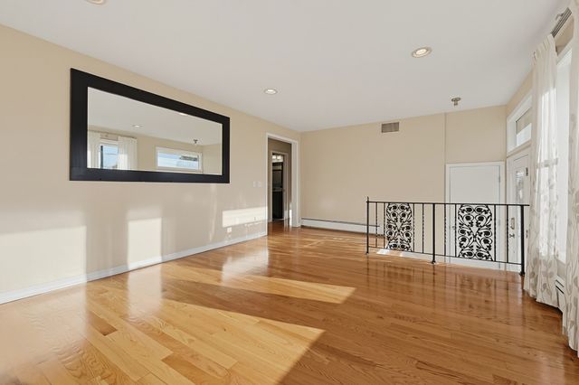 35 Macarthur Dr, Millbury, MA 01527