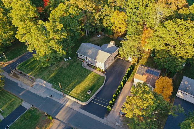 35 Macarthur Dr, Millbury, MA 01527
