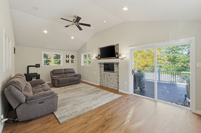 35 Macarthur Dr, Millbury, MA 01527