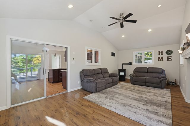 35 Macarthur Dr, Millbury, MA 01527