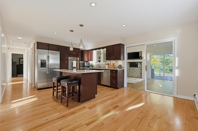 35 Macarthur Dr, Millbury, MA 01527
