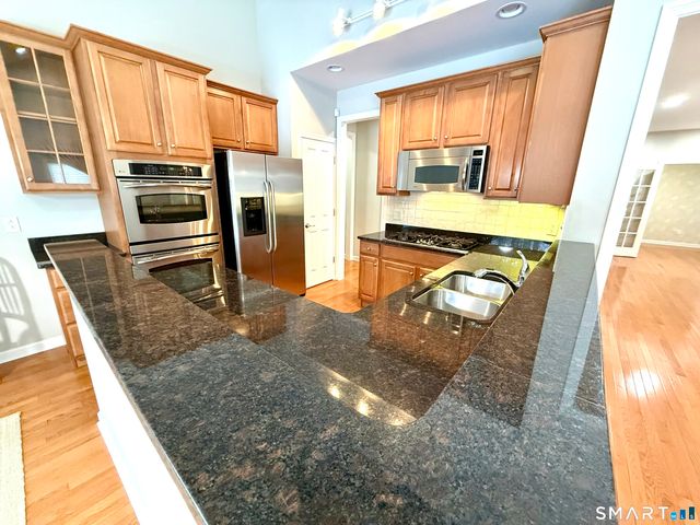 117 Country Club Drive 117, Oxford, CT 06478