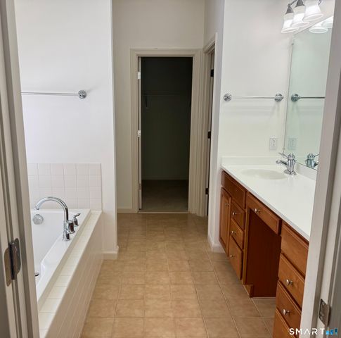 117 Country Club Drive 117, Oxford, CT 06478