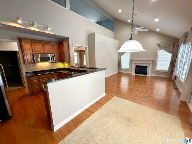 117 Country Club Drive 117, Oxford, CT 06478