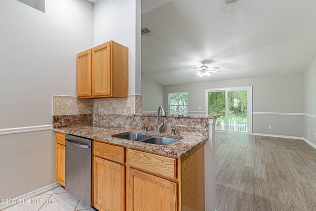 1527 MARBLE LAKE Drive, Jacksonville, FL 32221