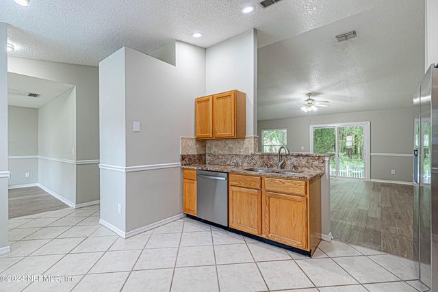 1527 MARBLE LAKE Drive, Jacksonville, FL 32221