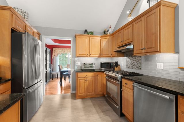 75 Hillcrest Circle, Westfield, MA 01085