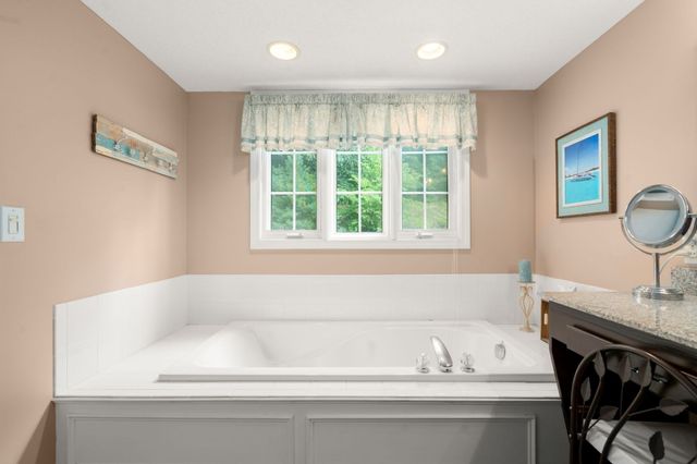 75 Hillcrest Circle, Westfield, MA 01085