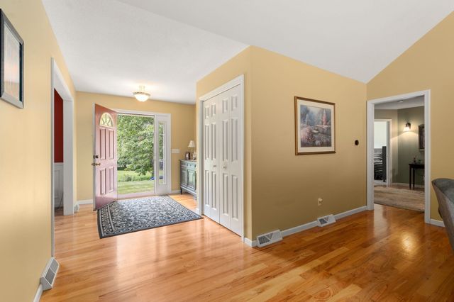 75 Hillcrest Circle, Westfield, MA 01085