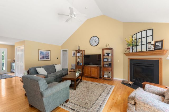 75 Hillcrest Circle, Westfield, MA 01085