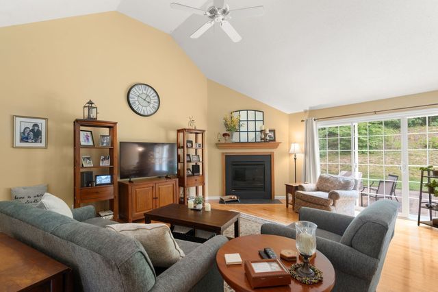 75 Hillcrest Circle, Westfield, MA 01085