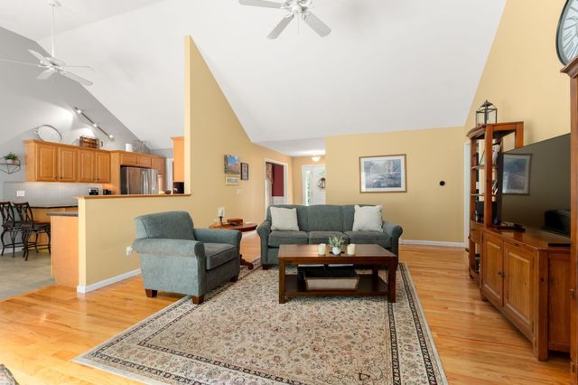 75 Hillcrest Circle, Westfield, MA 01085