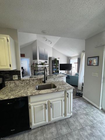 11 Windsor Ct 11, Hardyston Twp., NJ 07419