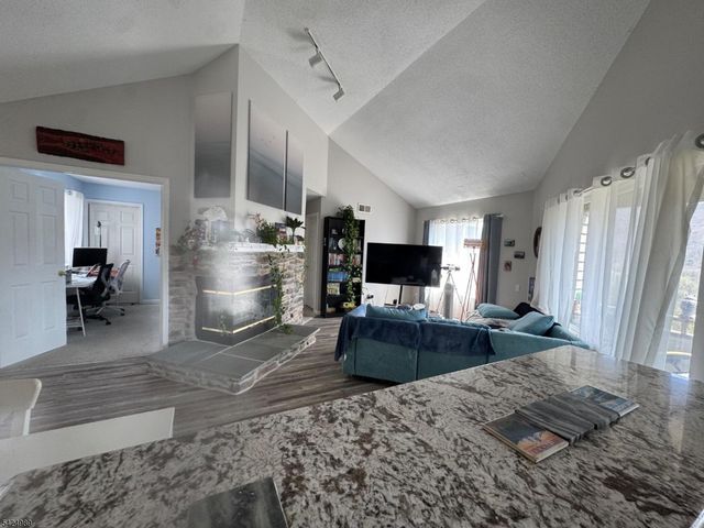 11 Windsor Ct 11, Hardyston Twp., NJ 07419