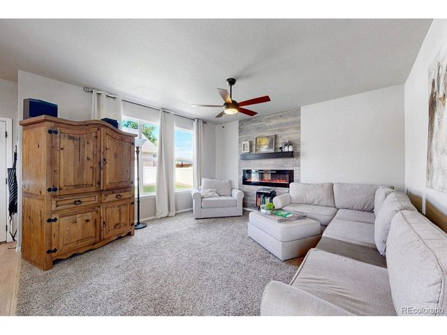 1002 Maplebrook Dr, Windsor, CO 80550