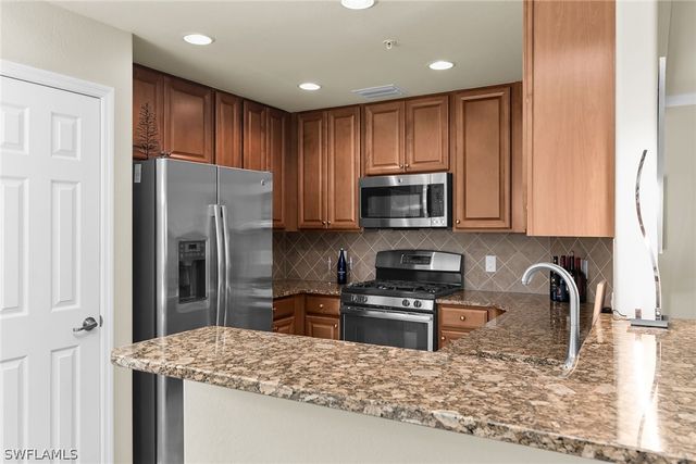 3169 Aviamar CIR 102, Naples, FL 34114