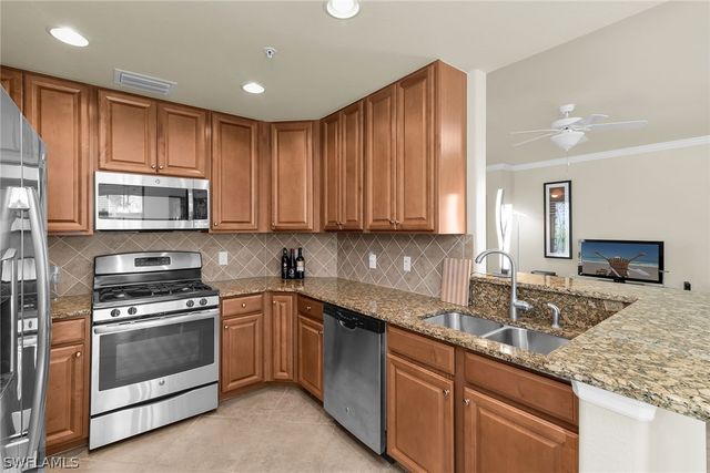 3169 Aviamar CIR 102, Naples, FL 34114