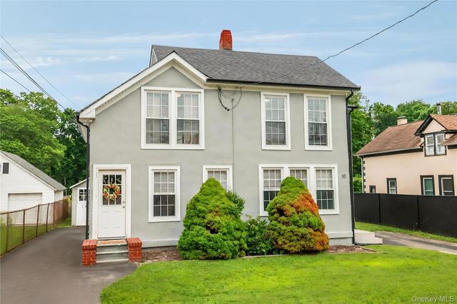 10 Dale Drive 1, Oakdale, NY 11769
