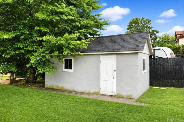 10 Dale Drive 1, Oakdale, NY 11769