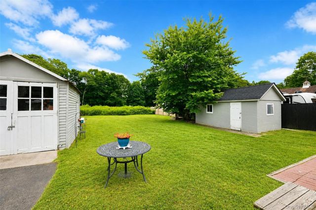 10 Dale Drive 1, Oakdale, NY 11769