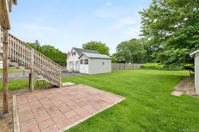 10 Dale Drive 1, Oakdale, NY 11769