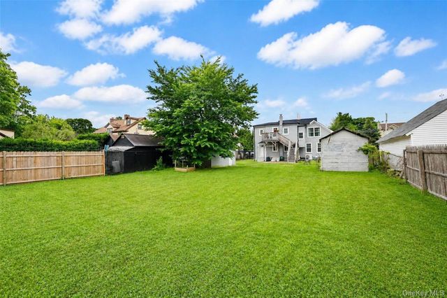 10 Dale Drive 1, Oakdale, NY 11769