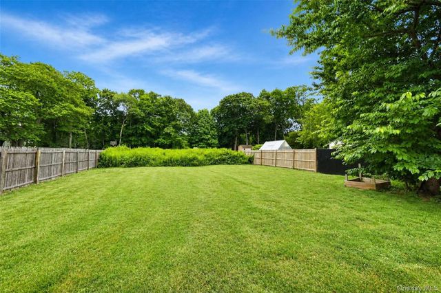 10 Dale Drive 1, Oakdale, NY 11769
