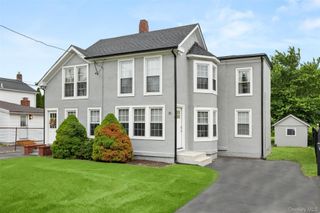 10 Dale Drive 1, Oakdale, NY 11769