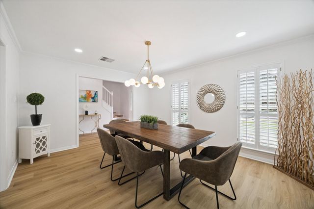 5506 Three Oaks Circle, Houston, TX 77069