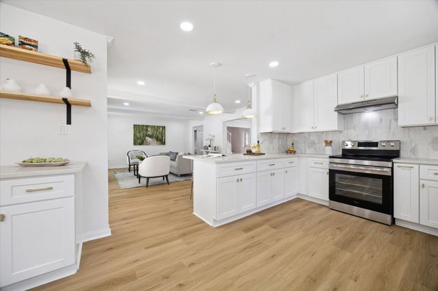 5506 Three Oaks Circle, Houston, TX 77069